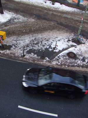 Freie Fahrt für Autos, Rutschen für Radfahrer_innen und Fußgänger_innen Freie Fahrt für Autos, Rutschen für Radfahrer_innen und Fußgänger_innen