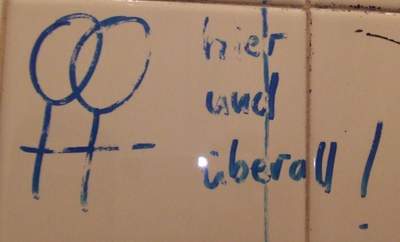 Lesben-Graffiti in einem Karlsruher Cafe